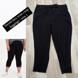 Torrid size 1 Lace Trim Crop Leggings Black